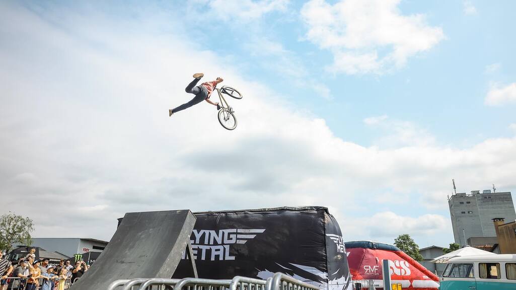 Bike Show Send it Flying Metal
